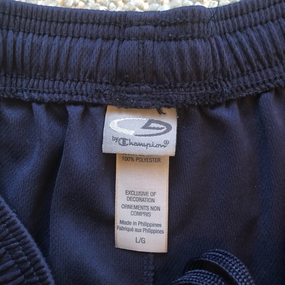 Men’s blue athletic shorts with pockets. Size large - Picture 2 of 2